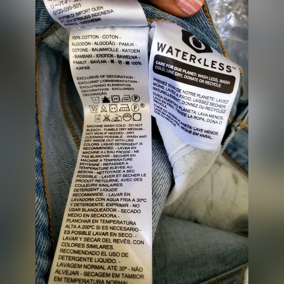 Levi's Premium Wedgie Straight Jeans - Picture 11 of 12